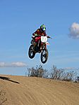 springt mit seiner alten Honda